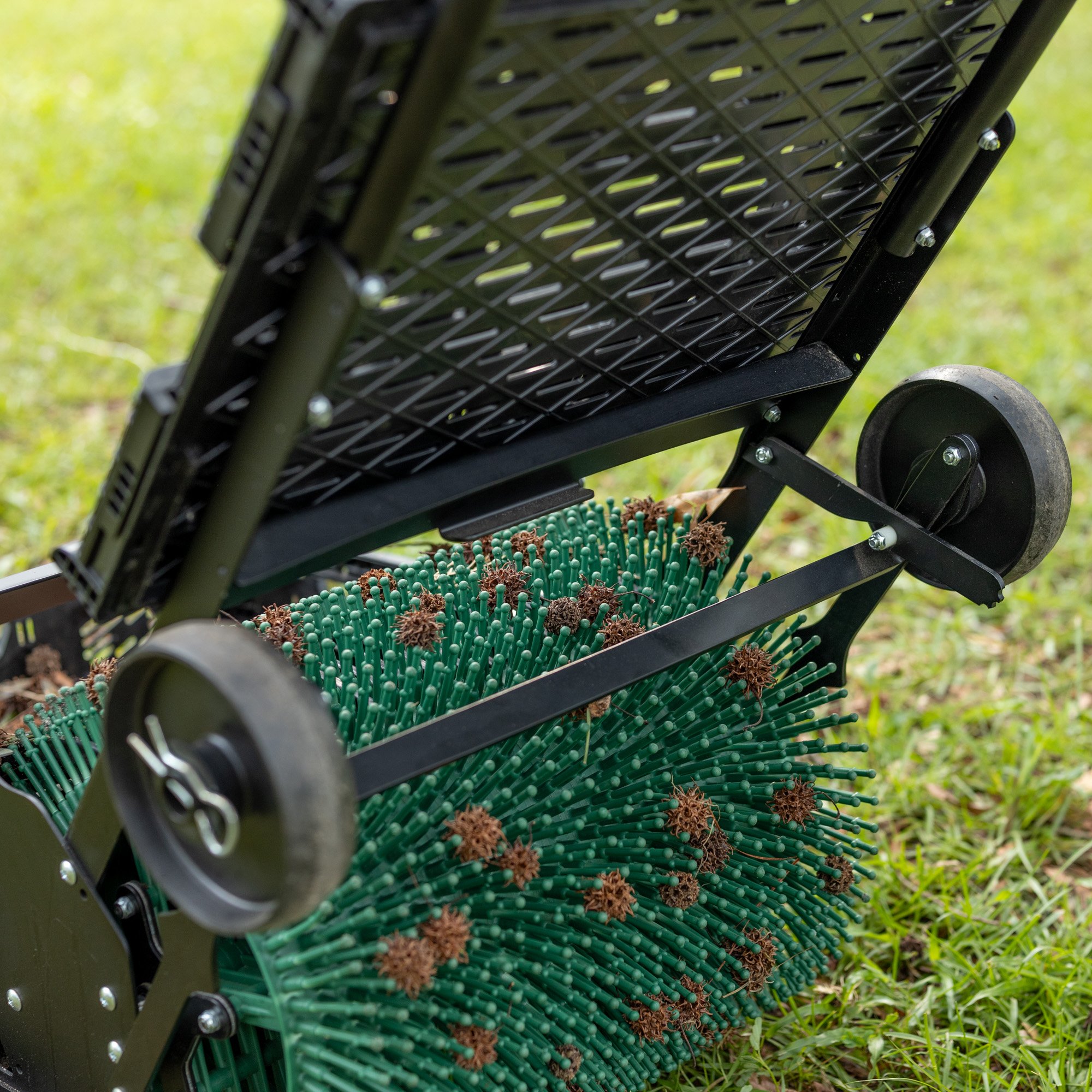 18pro.Sweetgum Balls-9466 Sweetgum Ball Picker Upper